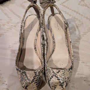 Coach Women's Textured Peep-Toe Heels - Cream and Gray